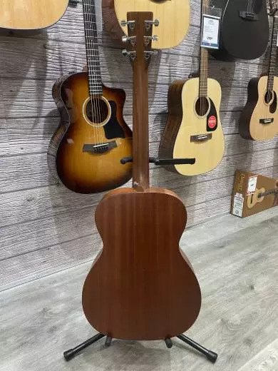 Martin Guitars - 000JR-10 2
